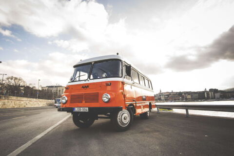 Robur Tours, buszbérlés, buszkölcsönzés, személyszállítás, esküvői kocsi, esküvői busz, legénybúcsú, leánybúcsú, csapatépítő tréning, városnézés, személyszállítás, programszervezés, partyszervezés, szülinapi buli