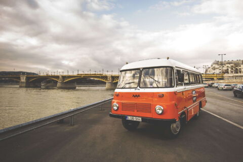 Robur Tours, buszbérlés, buszkölcsönzés, személyszállítás, esküvői kocsi, esküvői busz, legénybúcsú, leánybúcsú, csapatépítő tréning, városnézés, személyszállítás, programszervezés, partyszervezés, szülinapi buli