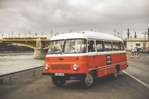 Robur Tours, buszbérlés, buszkölcsönzés, személyszállítás, esküvői kocsi, esküvői busz, legénybúcsú, leánybúcsú, csapatépítő tréning, városnézés, személyszállítás, programszervezés, partyszervezés, szülinapi buli