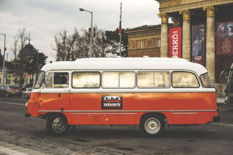 Robur Tours, buszbérlés, buszkölcsönzés, személyszállítás, esküvői kocsi, esküvői busz, legénybúcsú, leánybúcsú, csapatépítő tréning, városnézés, személyszállítás, programszervezés, partyszervezés, szülinapi buli