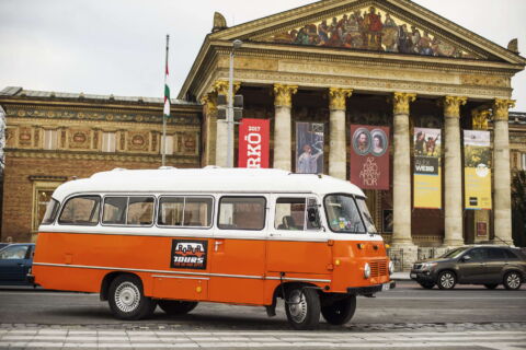 Robur Tours, buszbérlés, buszkölcsönzés, személyszállítás, esküvői kocsi, esküvői busz, legénybúcsú, leánybúcsú, csapatépítő tréning, városnézés, személyszállítás, programszervezés, partyszervezés, szülinapi buli
