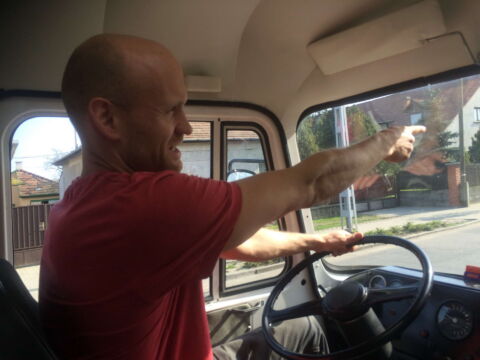 Robur Tours, buszbérlés, buszkölcsönzés, személyszállítás, esküvői kocsi, esküvői busz, legénybúcsú, leánybúcsú, csapatépítő tréning, városnézés, személyszállítás, programszervezés, partyszervezés, szülinapi buli