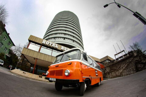 Robur Tours, buszbérlés, buszkölcsönzés, személyszállítás, esküvői kocsi, esküvői busz, legénybúcsú, leánybúcsú, csapatépítő tréning, városnézés, személyszállítás, programszervezés, partyszervezés, szülinapi buli