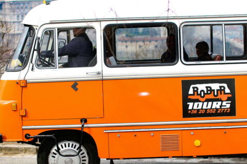 Robur Tours, buszbérlés, buszkölcsönzés, személyszállítás, esküvői kocsi, esküvői busz, legénybúcsú, leánybúcsú, csapatépítő tréning, városnézés, személyszállítás, programszervezés, partyszervezés, szülinapi buli