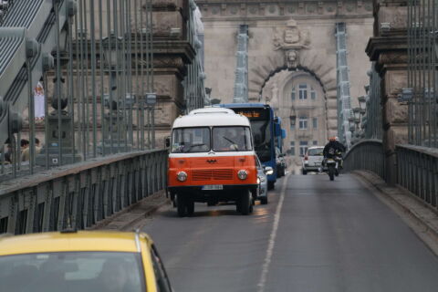 Robur Tours, buszbérlés, buszkölcsönzés, személyszállítás, esküvői kocsi, esküvői busz, legénybúcsú, leánybúcsú, csapatépítő tréning, városnézés, személyszállítás, programszervezés, partyszervezés, szülinapi buli