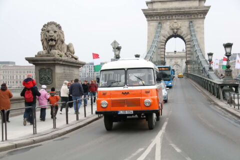 Robur Tours, buszbérlés, buszkölcsönzés, személyszállítás, esküvői kocsi, esküvői busz, legénybúcsú, leánybúcsú, csapatépítő tréning, városnézés, személyszállítás, programszervezés, partyszervezés, szülinapi buli